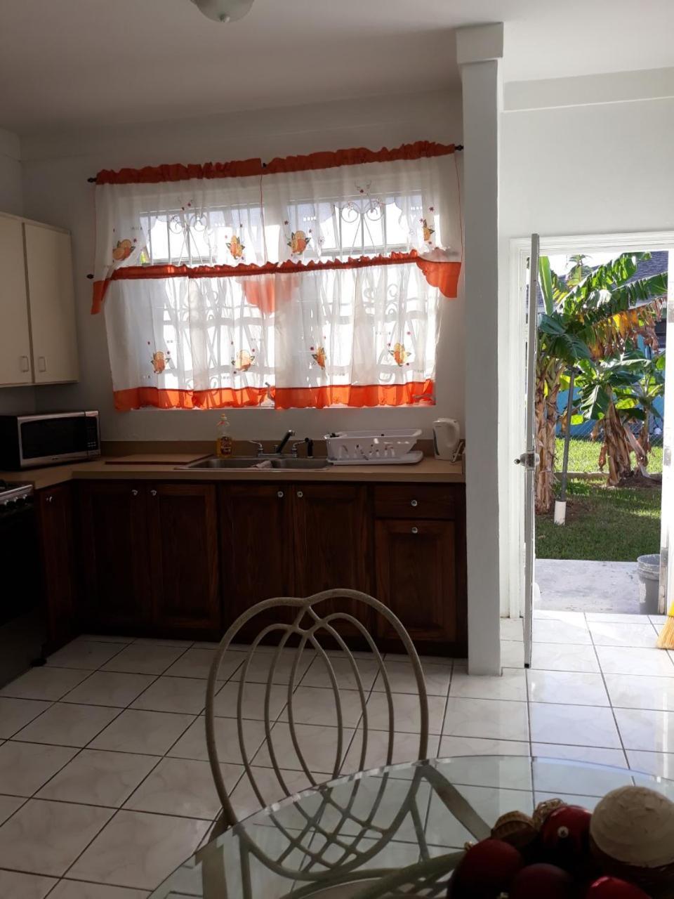 Personal Touch 1 Apartment Nassau Exterior photo